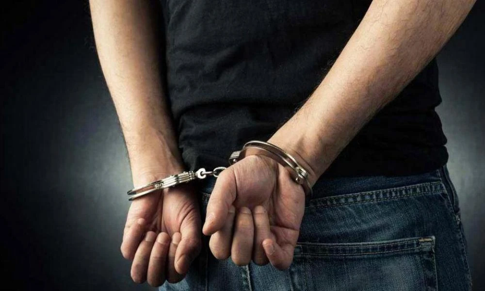 Τρεις συλλήψεις ανήλικων σε Αγία Παρασκευή και Βουλιαγμένη